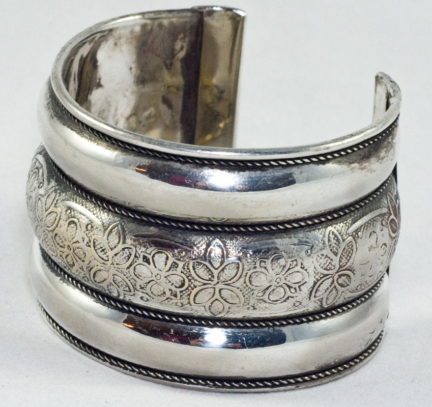 Metal cuff