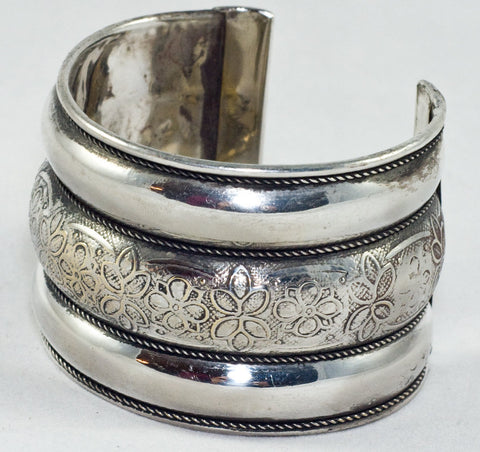 Metal cuff