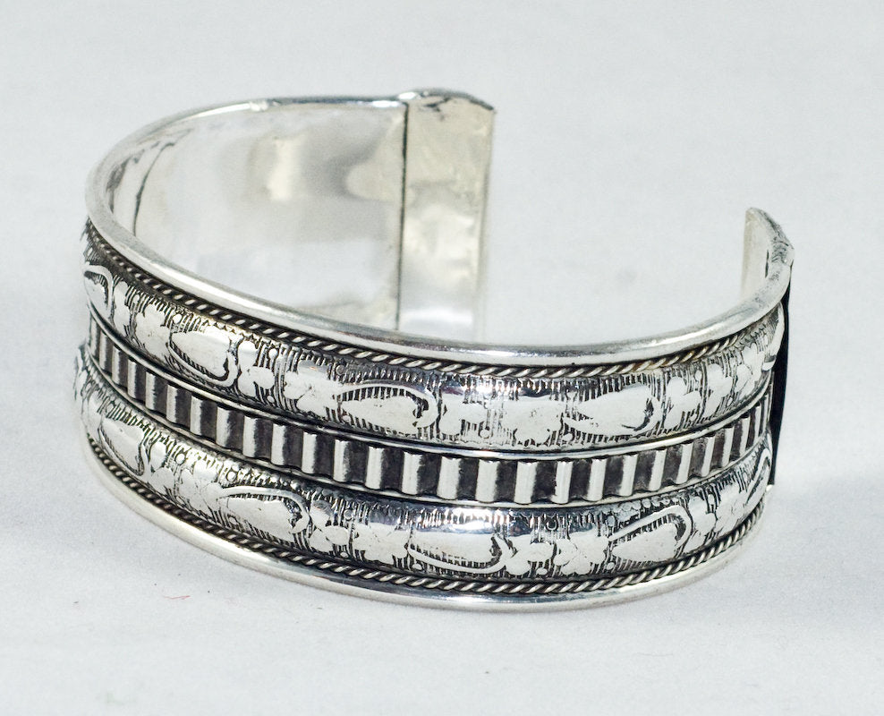 Metal cuff