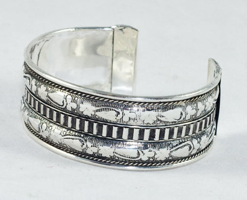 Metal cuff