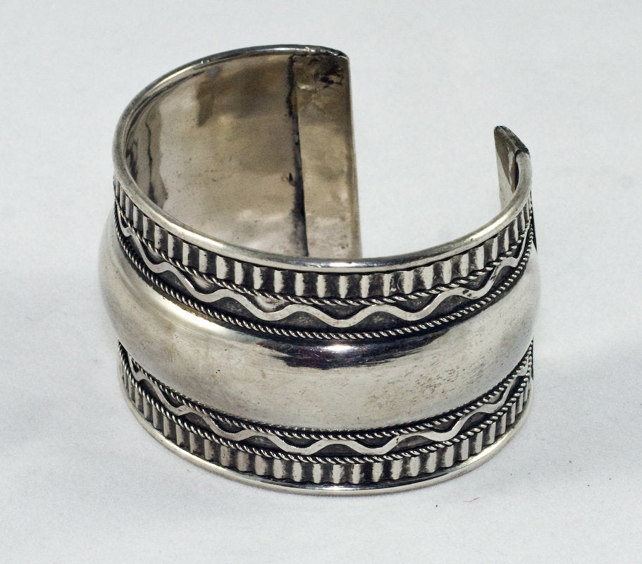 Metal cuff